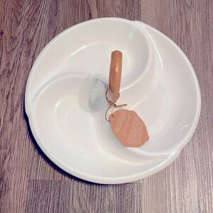 NWT Bandani Divided Round Serving Dish Bamboo Handle
